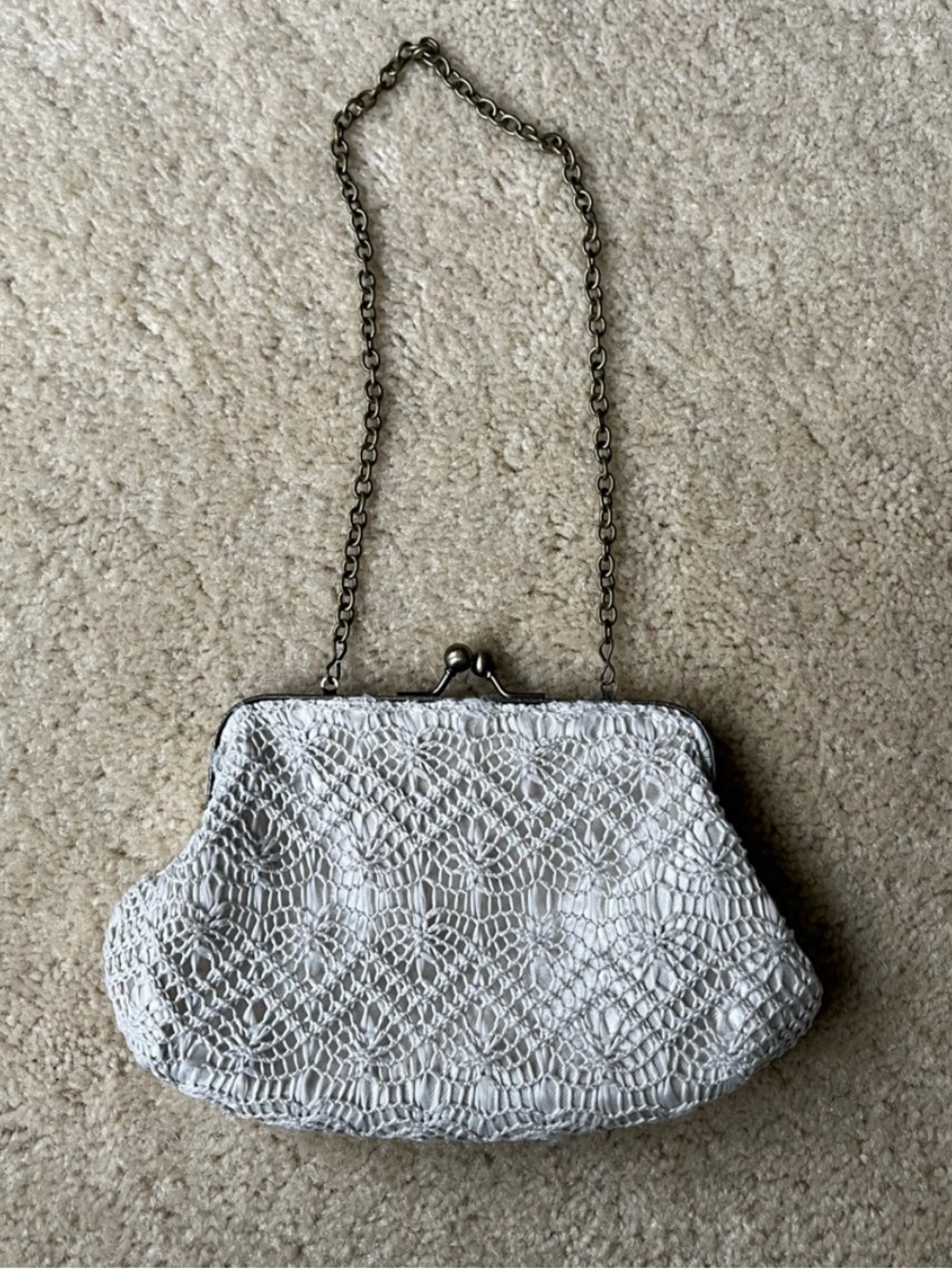 Beige Clutch Evening Purse w/ Burnished Gold Chain Handle & Kiss Lock - VGUC